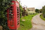 Rote Telefonzelle in ländlichen Gemeinden