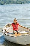 Junges Mädchen im Ruderboot