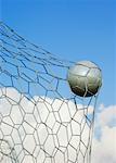 Fußball Ball im Tor Net