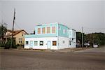 S'appuyant sur le coin de la rue, Galveston, Texas, USA