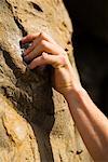 Nahaufnahme der Hand der Frau Bouldern