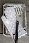 Barbecue glove and spatula in aluminium tray