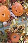 Herbstliche Gartendekorationen mit Kürbisse