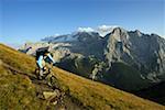 Mountainbike-Fahrer in den Bergen