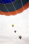 Ballons à air chaud dans le ciel