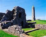 Né, Site monastique, Co Fermanagh, Irlande, XIIe siècle tour tour et les ruines d'une Abbaye Augustinienne