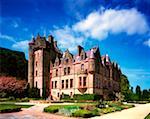 Faible angle vue d'un château, château de Belfast, Belfast, comté d'Antrim, Irlande du Nord