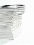 Pile d'enveloppes blanches