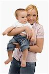 Portrait d'une femme adulte mid souriant avec son fils