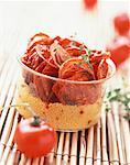 Verrine von getrockneten Tomaten und Grieß