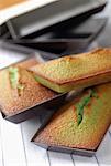 pistachio-flavored sponge fingers