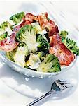 Salade de brocoli avec bacon croustillant