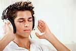 Jugendlicher Musik hören