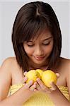 Jeune femme à odeur de citron