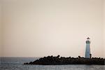 Phare à l'entrée du port, Santa Cruz, Californie, USA