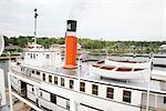 Bateau à vapeur amarré dans le port