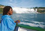 Femme sur le bateau, Niagara Falls, Ontario, Canada