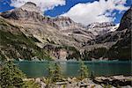 Lac o ' Hara et montagnes, le Parc National Yoho, en Colombie-Britannique, Canada