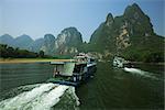 Bateaux d'excursion sur le Li River, Guilin, Guangxi, région autonome en Chine