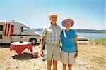 Couple Standing an einem Strand, Washington State, USA