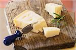 Parmesan et un couteau à fromage