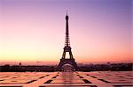 La tour Eiffel à l'aube, Paris, France