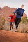 Deux hommes sur la piste de Jogging, jardin du dieux Park, Colorado Springs, Colorado, USA