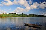 Bateau dans la baie, Huahine, Polynésie française