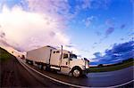 Camion de transport sur la route 115, près de Peterborough, Ontario, Canada