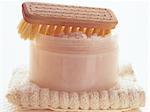 Brosse de bain, sels de bain et gant de toilette