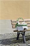 Korb mit einem Kind, das ländle Blumen dekoriert mit gängigen Garne und ein weißes Tuch - Zubehör - Hochzeit