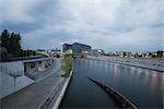 Spree River, Berlin Ostbahnhof in der Ferne, Berlin, Deutschland