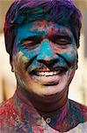 Porträt der Man bei Holi-fest, Udaipur, Rajasthan, Indien