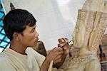 Sculpture sur bois sculpture homme, Siem Reap, Cambodge