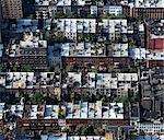 Vue aérienne de maisons en rangée sur l'Upper East Side, au lever du soleil, Manhattan, New York City, New York, États-Unis