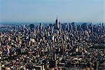 Vue des gratte-ciel de Manhattan depuis le Lower East Side, au lever du soleil, New York City, New York, États-Unis