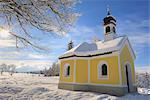 Kapelle in Winter, Oberbayern, Deutschland