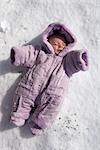 Neugeborenes Baby in Snowsuit