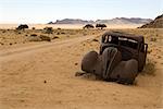 Vieille abandonnée Car du côté du chemin de terre, Aus, région de Karas, Namibie