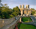 Remparts et York Minster, York, Yorkshire, Angleterre, Royaume-Uni, Europe