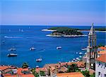 Luftbild der Stadt Hvar und den nahe gelegenen Inseln, Insel Hvar, Dalmatien, dalmatinische Küste, Kroatien, Europa