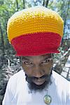 Portrait d'un homme en chapeau coloré, Sainte-Lucie, îles sous-le-vent, Antilles, Caraïbes, Amérique centrale