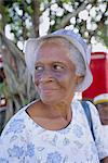 Portrait d'une femme de Saint-Georges, Grenade, îles sous-le-vent, Antilles, Caraïbes, Amérique centrale