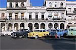 Voitures des années 1950 américain utilisées comme taxi, la Havane, Cuba, Antilles, Amérique centrale
