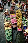 Marchands de bateaux, vente de fleurs et fruits, Damnoen Saduak flottant sur les marchés, Bangkok (Thaïlande), l'Asie du sud-est, Asie