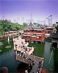 Yu Yuan tea house and city skyline, Yu Yuan Shangcheng, Yu Gardens Bazaar, Shanghai, China, Asia