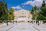 Syntagma-Platz mit Blick auf das Parlamentsgebäude, Athen, Griechenland, Europa