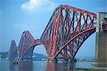 Le pont ferroviaire du Forth, construit en 1890, Firth of Forth, Scotland, Royaume-Uni, Europe