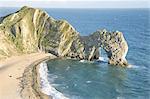 Arch découpées par les vagues en promontoire calcaire, Durdle Door, Côte Jurassique, patrimoine mondial de l'UNESCO, île de Purbeck, Dorset, Angleterre, Royaume-Uni, Europe