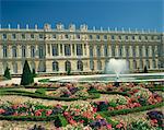 Le Parterre du Midi und Brunnen vor dem Schloss von Versailles, UNESCO Weltkulturerbe, Ile-de-France, Frankreich, Europa